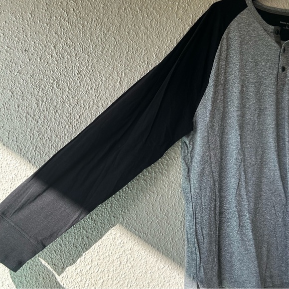 Banana Republic men’s baseball tee henley long sleeve gray and black XL - Picture 4 of 7